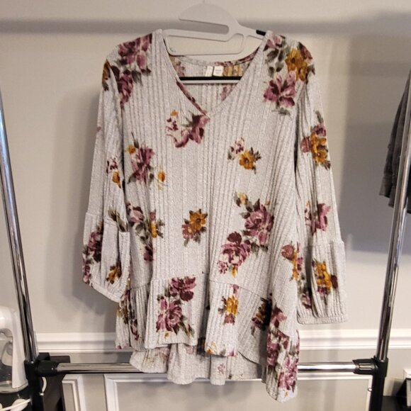 Est 1984 Sweater Top Womens Sz 18W 20W Gray Floral V Neck 3/4 Puff Sleeve - Picture 2 of 7